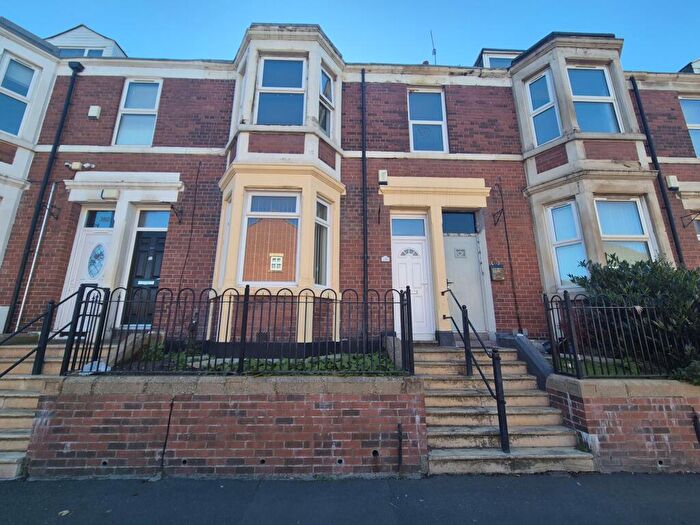 2 Bedroom Flat To Rent In Sunderland Road, Gateshead, Tyne And Wear, NE8