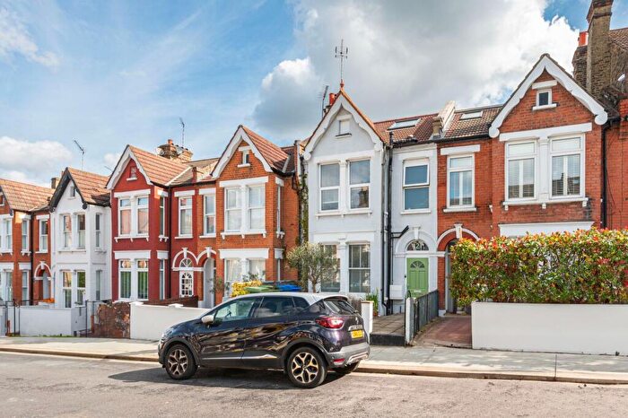 2 Bedroom Flat To Rent In Goodrich Road, East Dulwich, London, SE22