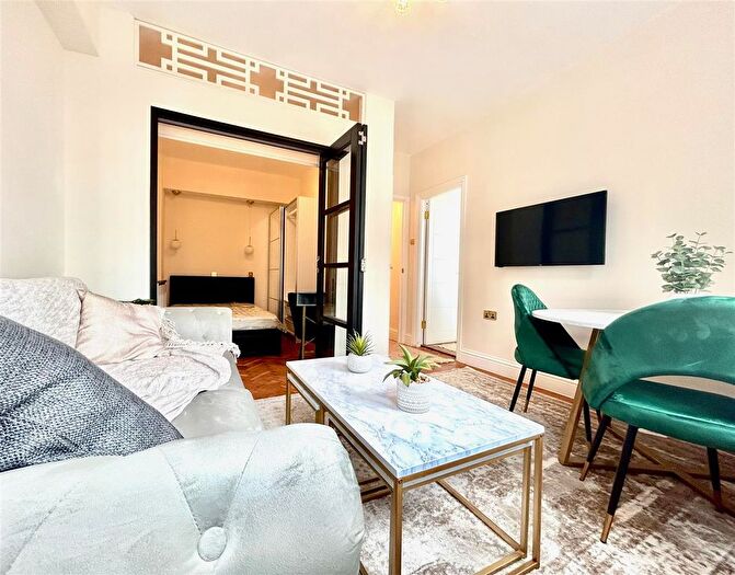 1 Bedroom Flat To Rent In Hamlet Gardens, Hammersmith, W6