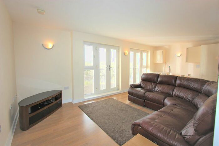 2 Bedroom Flat To Rent In Cantilever Gardens, Station Road, Latchford, Warrington, WA4