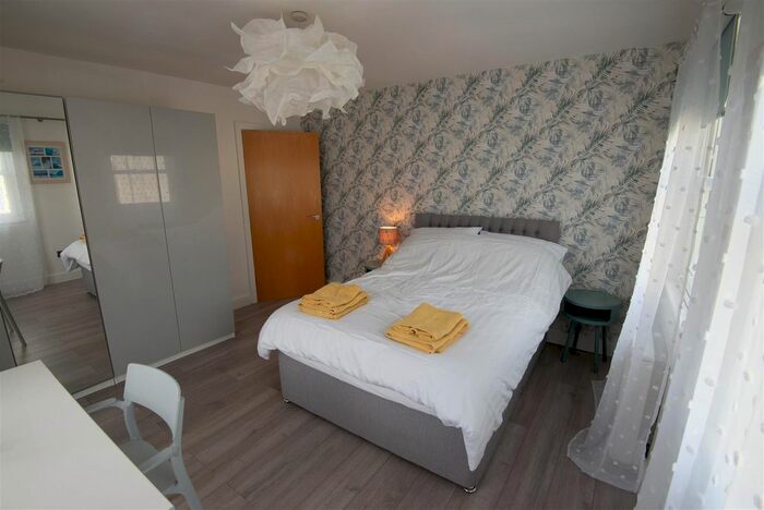 2 Bedroom Flat To Rent In Edgcumbe Avenue, Newquay, TR7