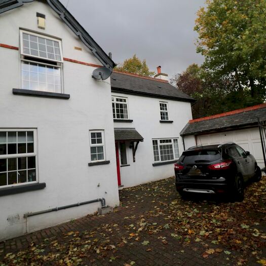 3 Bedroom Detached House To Rent In Birdhurst Road, South Croydon, CR2