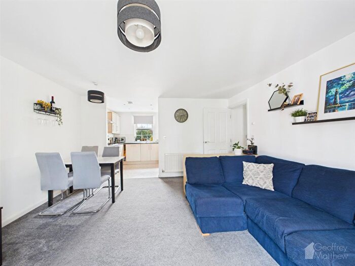 2 Bedroom Flat For Sale In Whernside Drive, Stevenage, SG1