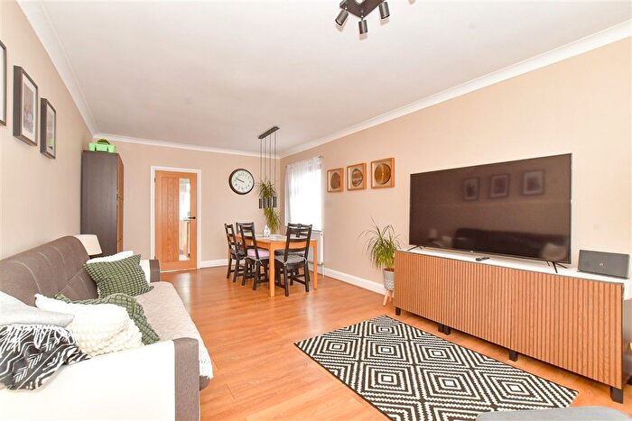 4 Bedroom Chalet For Sale In Pevensey Road, Bognor Regis, West Sussex, PO21