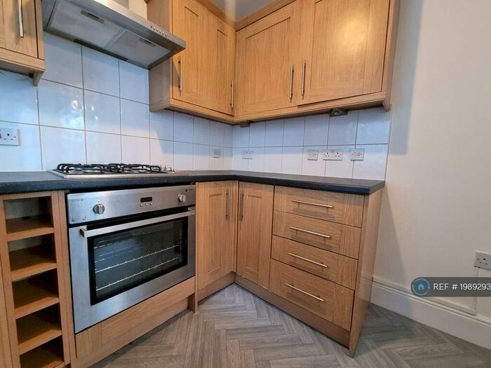 2 Bedroom Flat To Rent In Sefton Road, Wirral, CH62