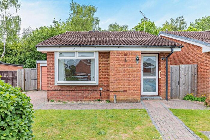 2 Bedroom Detached House For Sale In Cranfield Court, Woking, GU21