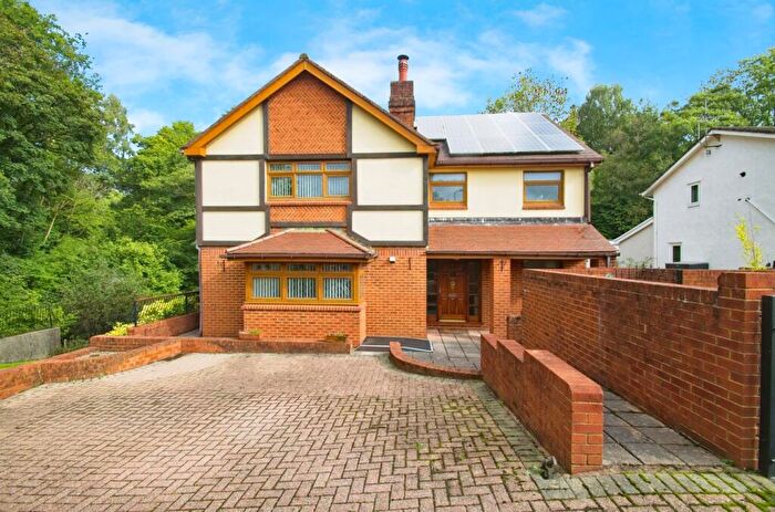 4 Bedroom Detached House For Sale In Heath Close, Aberdare, CF44