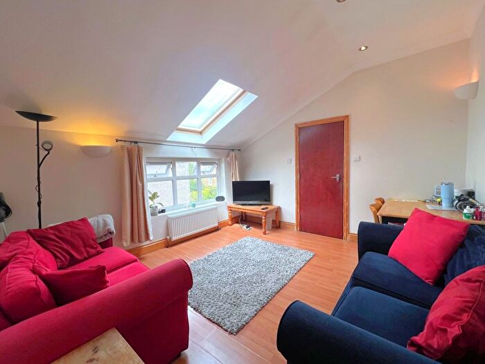2 Bedroom Flat To Rent In Tooting Bec Road, SW17