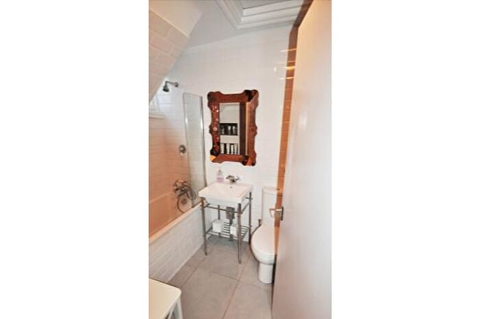 1 Bedroom Flat To Rent In Telford Avenue, London, SW2