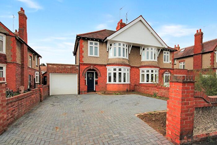3 Bedroom Semi-Detached House For Sale In Northampton Road, Wellingborough, NN8
