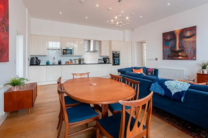 2 Bedroom Apartment To Rent In South Bar Street, Banbury, Oxfordshire, OX16