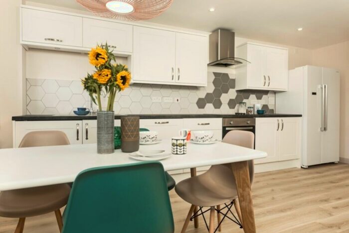 6 Bedroom Flat To Rent In Corner House, Cathays, CF24