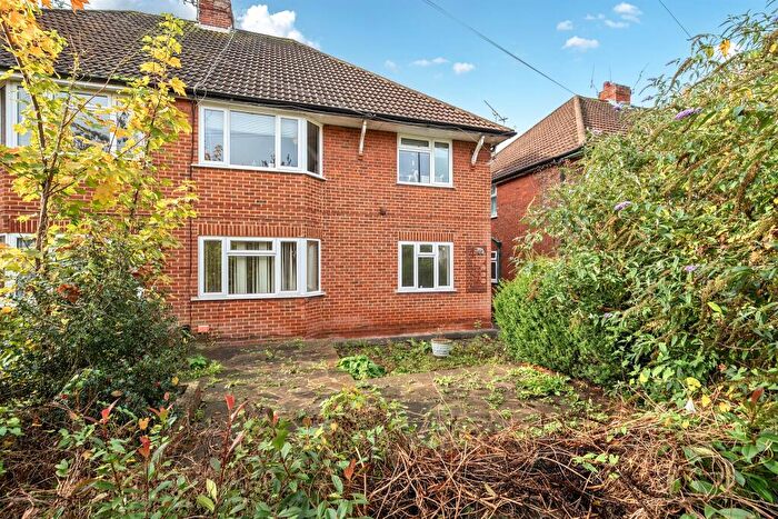 2 Bedroom Maisonette For Sale In Craufurd Rise, Maidenhead, SL6