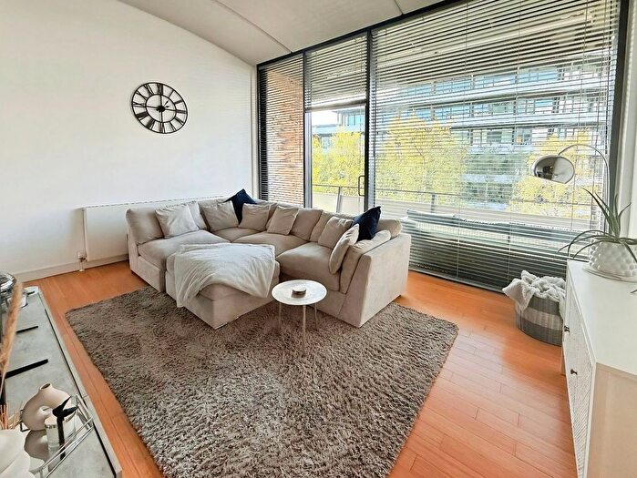 2 Bedroom Flat For Sale In Woodfield Road, Altrincham, Cheshire, WA14