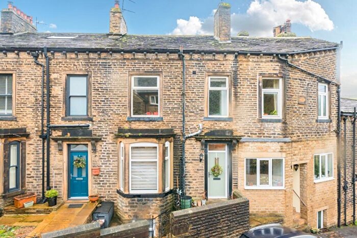 3 Bedroom Terraced House For Sale In Thorn View, Luddenden, HX2