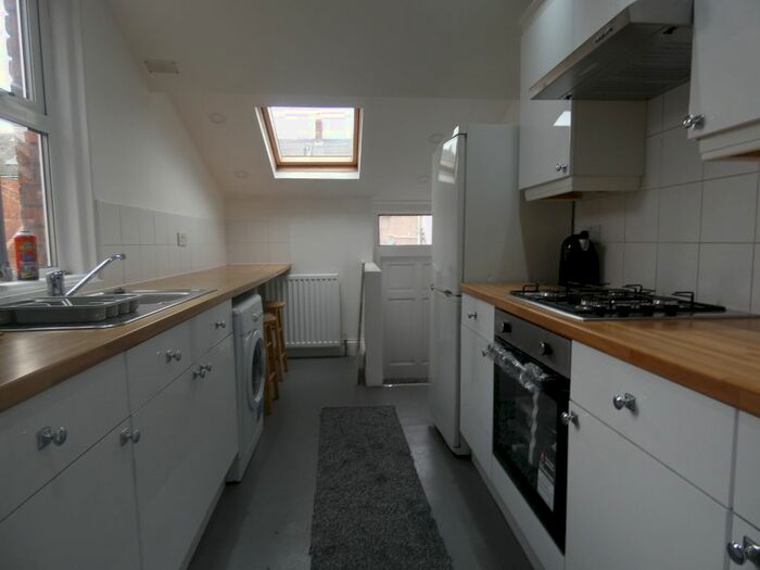 3 Bedroom Flat To Rent In Tosson Terrace, Heaton, Newcastle Upon Tyne, NE6