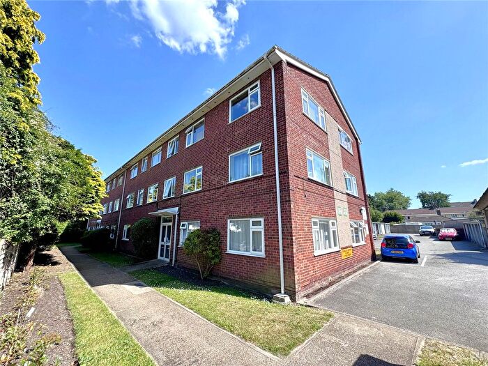 3 Bedroom Flat For Sale In Morris Road, Farnborough, Hampshire, GU14