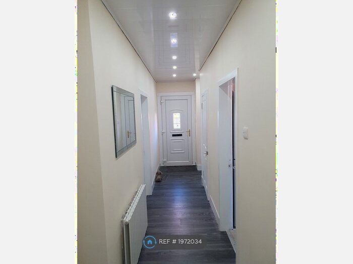 3 Bedroom Flat To Rent In Harport Street, Thornliebank, Glasgow, G46