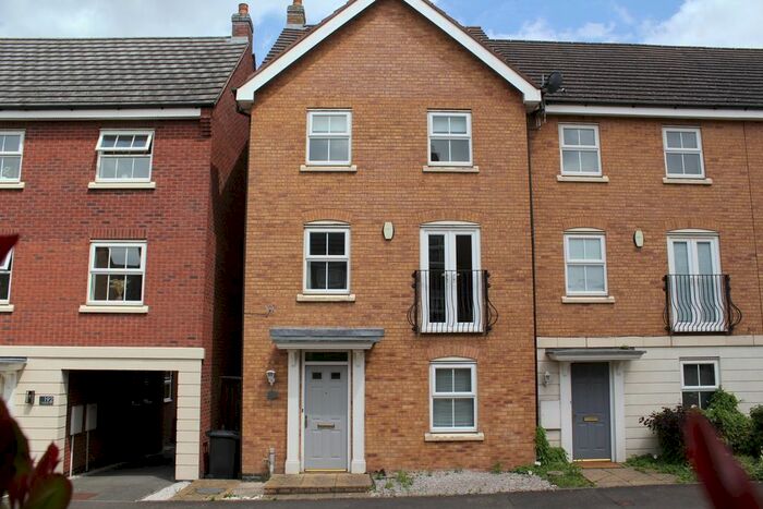 4 Bedroom End Of Terrace House To Rent In Attingham Drive, Dudley, DY1