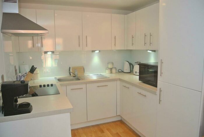 Flat To Rent In Church Street East, Woking, GU21