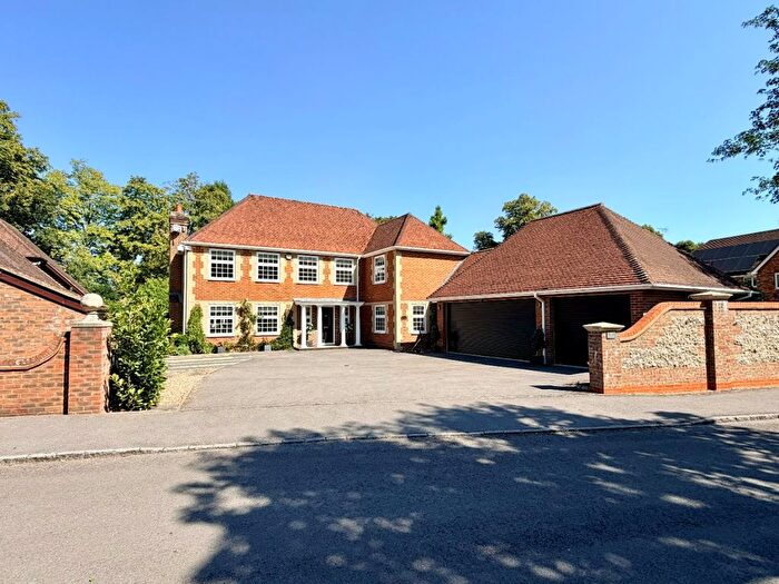 4 Bedroom Detached House For Sale In Cliddesden Court, Basingstoke, RG21
