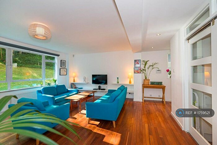 2 Bedroom Flat To Rent In Grenville Court, London, SE19