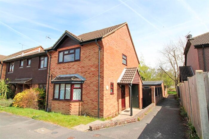 3 Bedroom End Of Terrace House For Sale In Fallowfield, Yateley, GU46