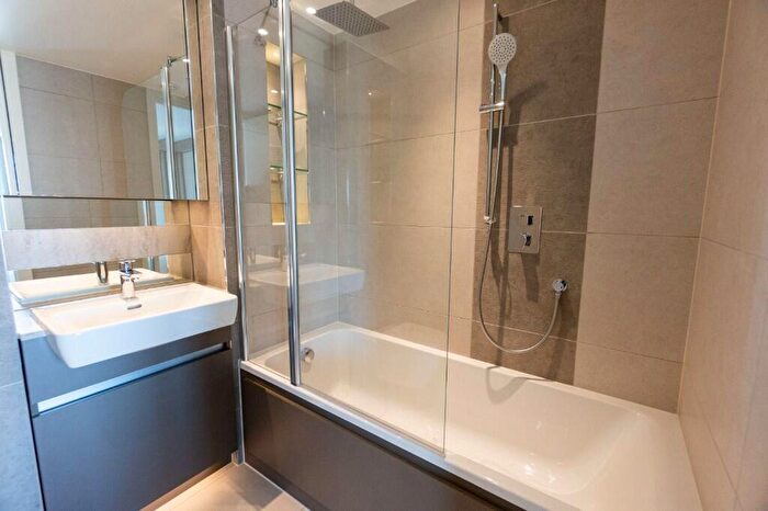 2 Bedroom Flat For Sale In Duke Of Wellington Avenue, London, SE18
