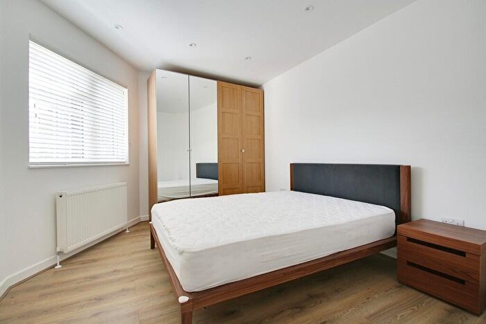 4 Bedroom Maisonette To Rent In Tudor Way, Southgate, N14
