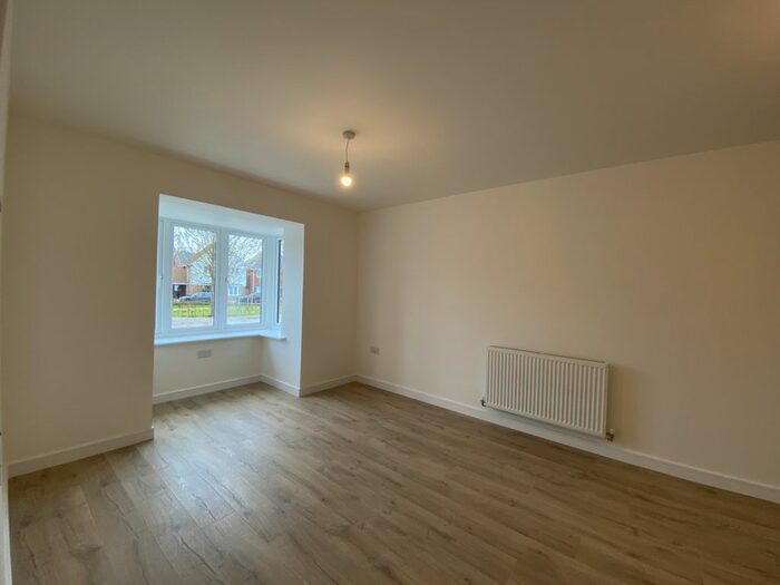 3 Bedroom Semi-Detached House To Rent In Matthews Close, Snodland, ME6