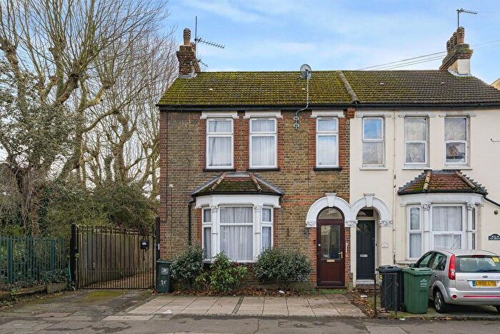 3 Bedroom Property For Sale In The Brent, Dartford, DA1