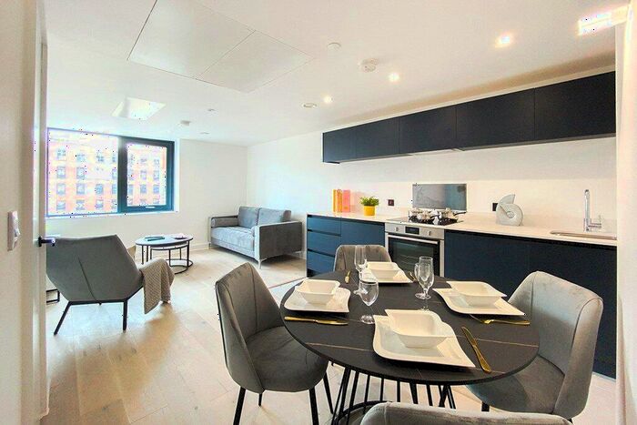 1 Bedroom Apartment To Rent In Sky Gardens, Spinners Way, Manchester City Centre, M15