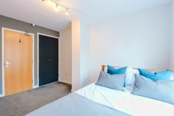 2 Bedroom Flat To Rent In Selborne Gardens, Newcastle Upon Tyne, NE2