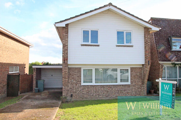 3 Bedroom Detached House For Sale In Whitehead Crescent, Wootton Bridge, PO33