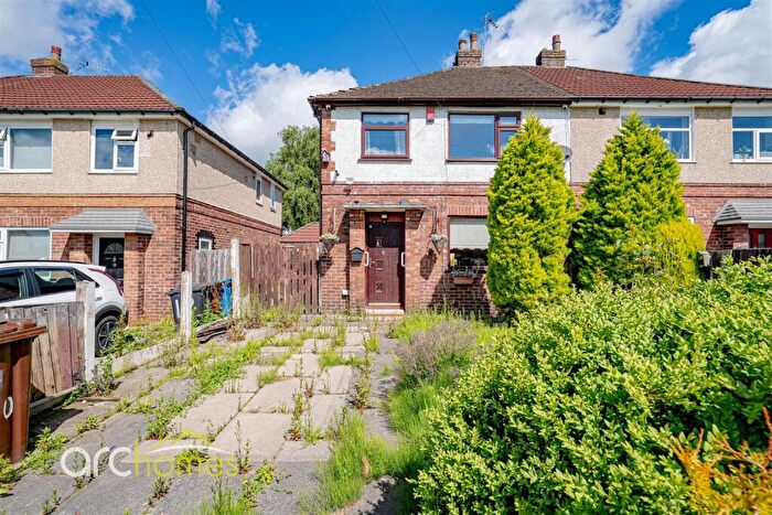 3 Bedroom Semi Detached House For Sale In Tarleton Avenue, Atherton, Manchester, M46