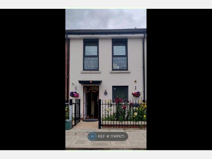 2 Bedroom Terraced House To Rent In Potters Road, Southall, UB2