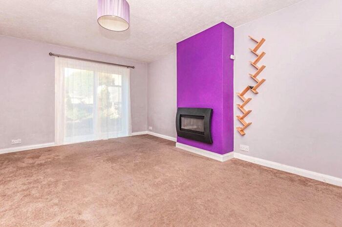 3 Bedroom End Of Terrace House For Sale In Elaine Close, Exeter, Devon, EX4
