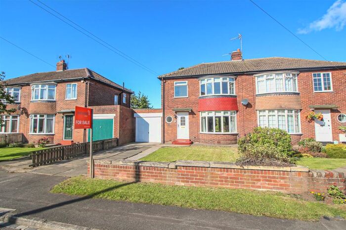 3 Bedroom Semi-Detached House To Rent In Clinton Place, Brunton Park, NE3