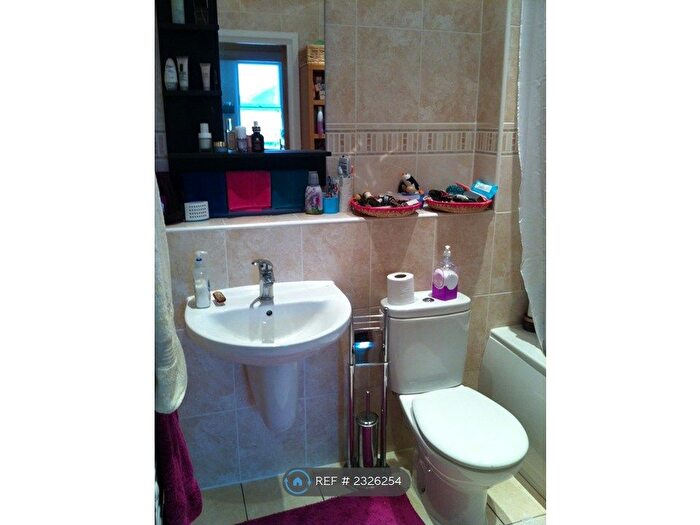 2 Bedroom Flat To Rent In Helix Court, Hounslow, TW4