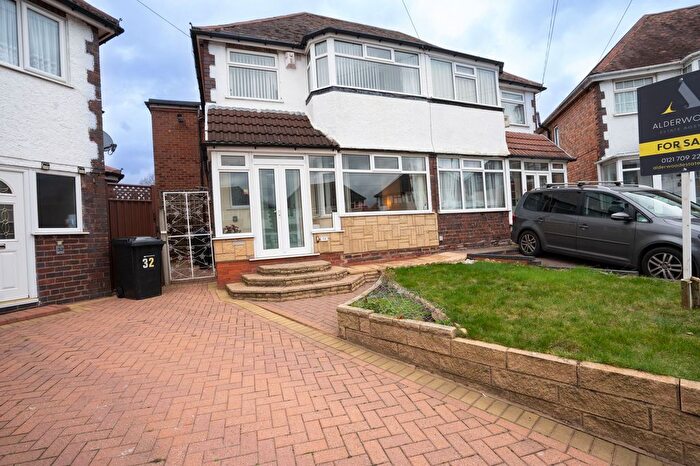 4 Bedroom Semi Detached House For Sale In Deepdale Avenue, Birmingham, B26