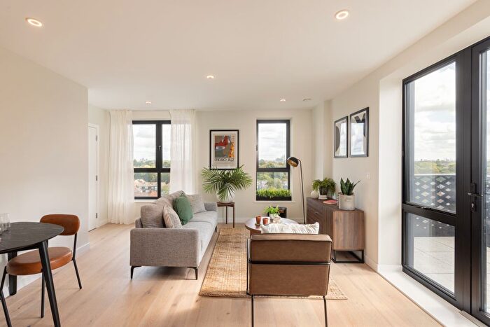 1 Bedroom Flat For Sale In Middle Road, London, W7