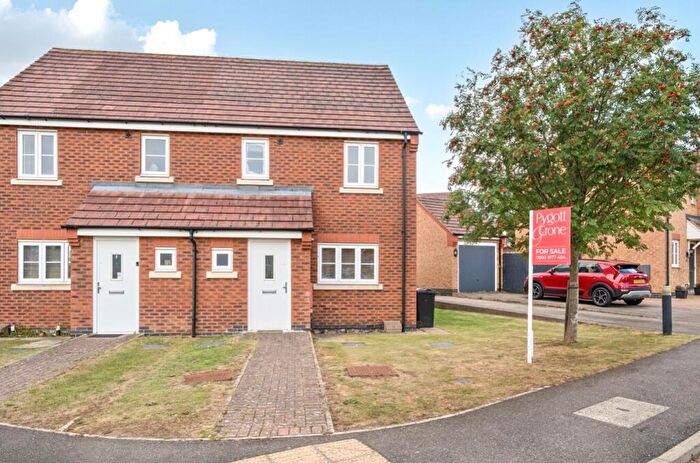 3 Bedroom Semi-Detached House For Sale In Portmarnock Way, NG31