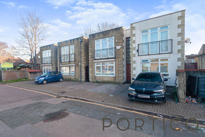 2 Bedroom Flat To Rent In Edith Road, London, E15