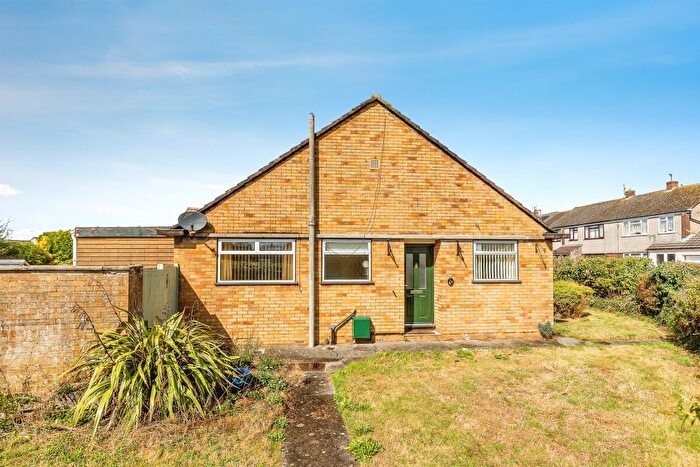 2 Bedroom Semi-detached Bungalow For Sale In Westland Avenue, Oldland Common, Bristol, BS30