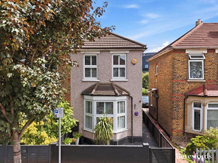 2 Bedroom Semi Detached House For Sale In Cotleigh Road, Romford, RM7