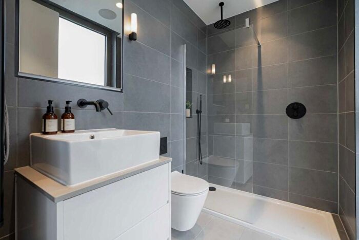 2 Bedroom Flat For Sale In Dudden Hill, Middle Yard, NW10