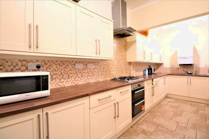 5 Bedroom Semi-Detached House To Rent In Stirling Road, Birmingham, B16