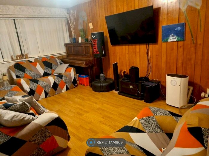 3 Bedroom End Of Terrace House To Rent In Metric Walk, Smethwick, Birmingham, B67