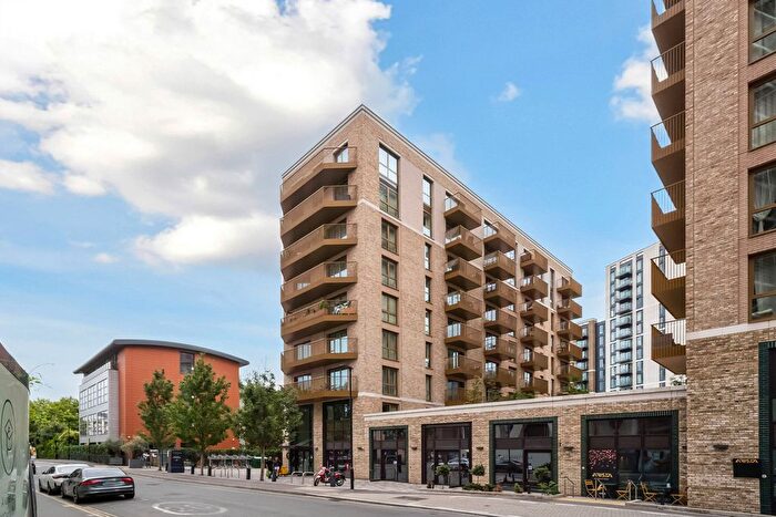 3 Bedroom Flat For Sale In Lily House, Verdo Kew Bridge, TW8