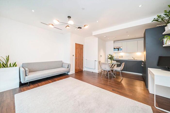 1 Bedroom Flat For Sale In Salvor Tower, Canary Wharf, E14